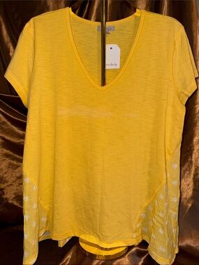 Wonderly Yellow V-Neck Short Sleeve Top with Side Panels